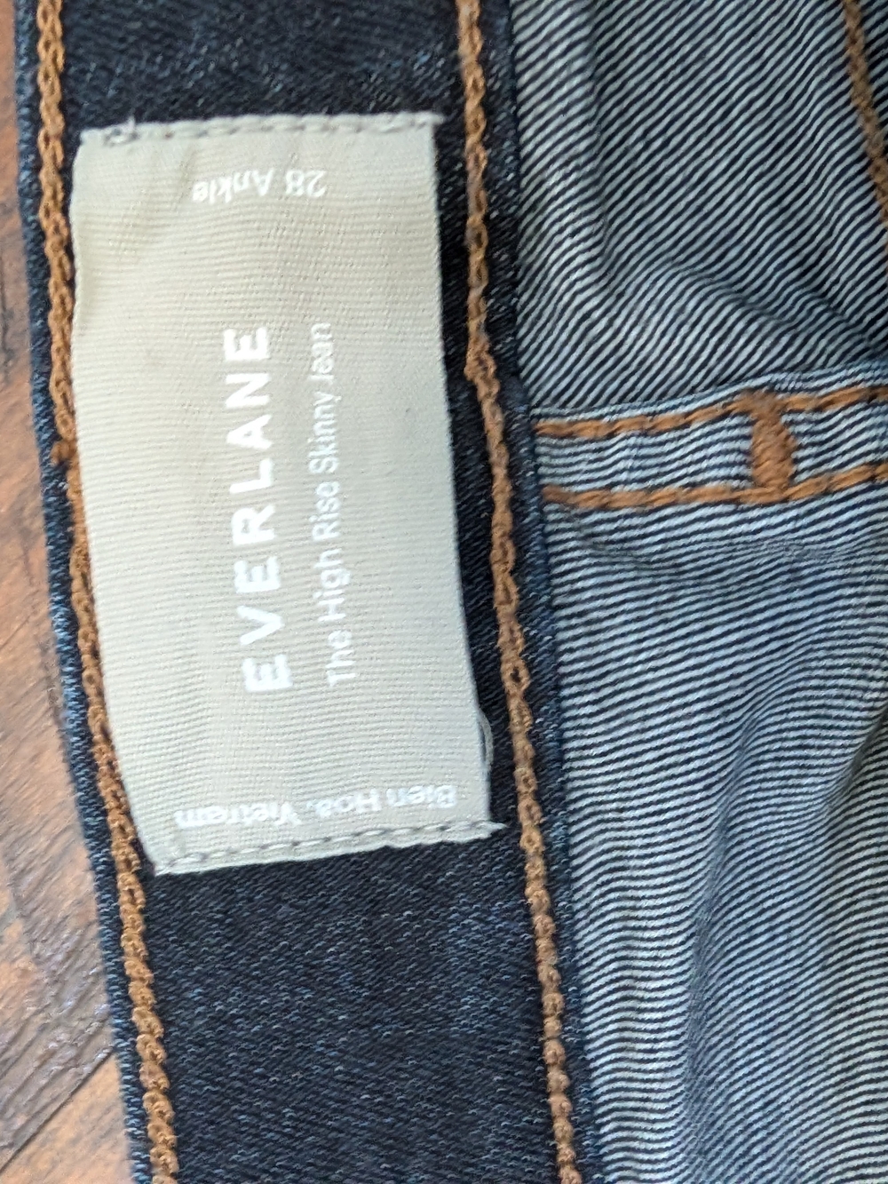 Everlane Women's Skinny Cropped Jeans in Dark Indigo with Brown Stitching